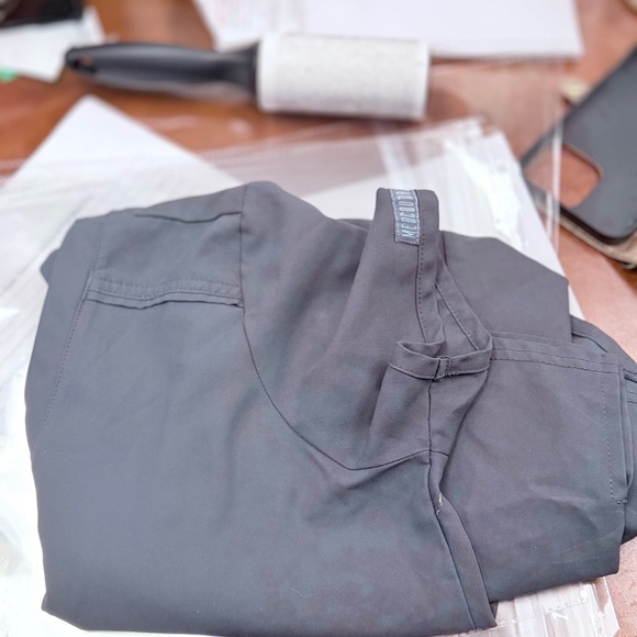 Med‎ Couture Scrub Too -  Women's Dark Grey /Pewter  V-Neck Top - Picture 9 of 10